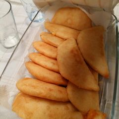 A picture of Empandas venezuelan style (chesse).