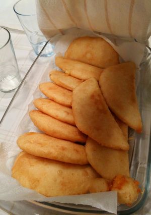 A picture of Empandas venezuelan style (chesse).