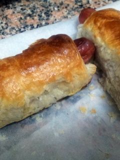A picture of Under-Cover Sausage.