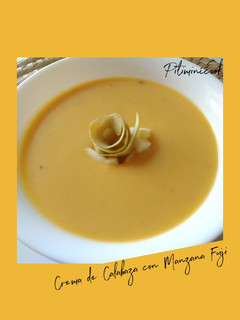 Una foto de Crema de calabaza con manzana Fuji