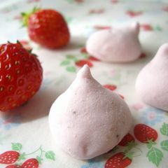 A picture of No Egg Whites Used Chunky Strawberry Marshmallows.