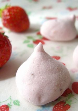A picture of No Egg Whites Used Chunky Strawberry Marshmallows.