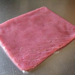A picture of Fresh Strawberry Sheet (For making bread).