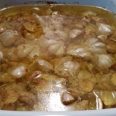 A picture of Roasted Garlic infused Olive oil.