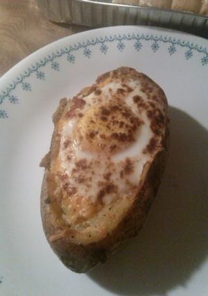 A picture of Baked egg in a potato bowl.