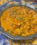 Poulet et lard aux poivrons, tomates, épices et lait de coco