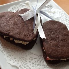 A picture of Strawberry Cream Cheese Sandwich Cookies.
