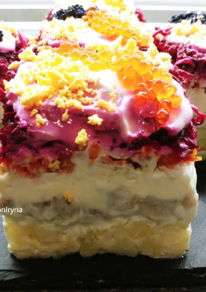 Una foto de Ensalada rusa de remolacha con arenque