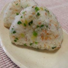 Onigiri (Rice Balls) with Shirasu and Green Onions Stir-Fried in Sesame Oil A picture of Onigiri (Rice Balls) with Shirasu and Green Onions Stir-Fried in Sesame Oil.