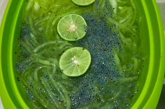 Langkah Mudah untuk Menyiapkan Es Kuwut Melon🍈 Ekonomis Untuk Jualan