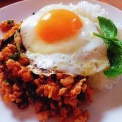 A picture of Pad Ga-prao (Spicy Minced Chicken on Rice with Fried Egg).