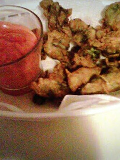 A picture of Can Fried Oysters & Sriracha Dipping Sauce.