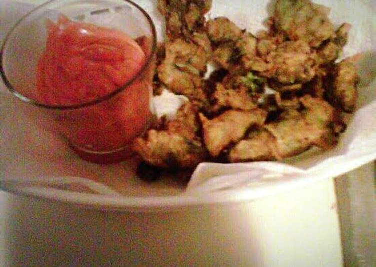 Recipe of Favorite Can Fried Oysters & Sriracha Dipping Sauce