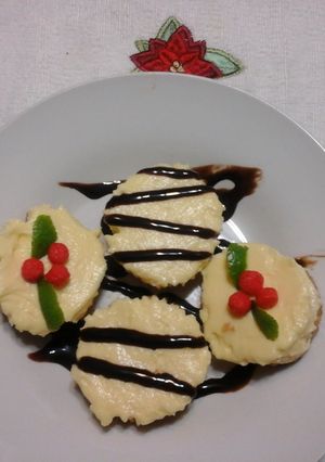 A picture of No bake classic cheese cake with chocalate or christmas themed toppings.
