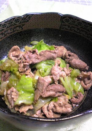 A picture of Sliced Beef and Lettuce Stir-Fry.