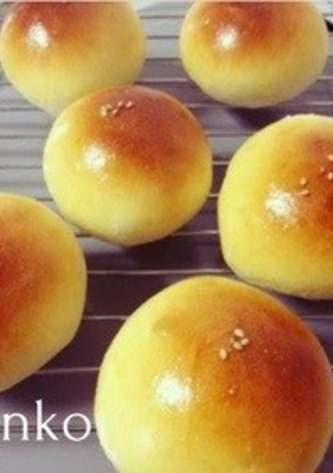 A picture of Round Bread Rolls Filled with Anko - Made in a Bread Machine.
