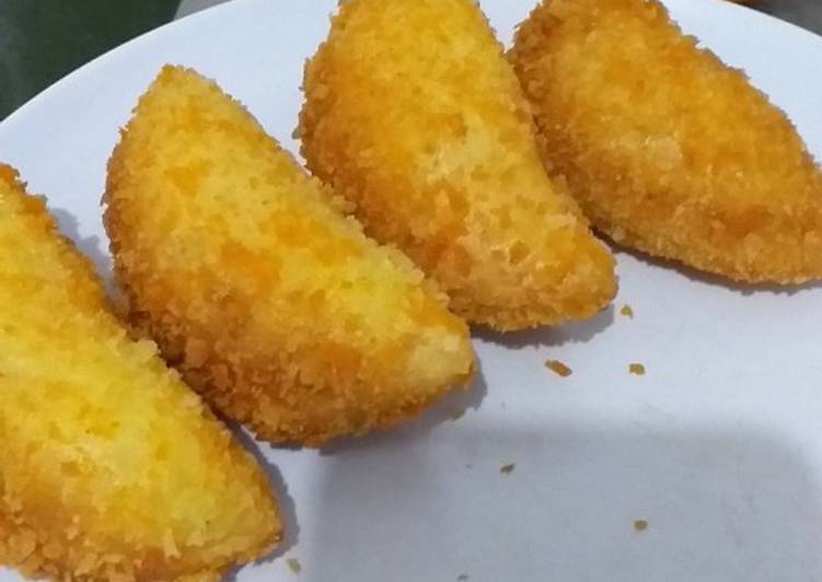 Roti goreng isi coklat