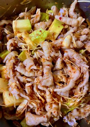 Hình của món Chân gà sốt thái.