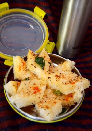 રવા ઢોકળા (Rava Dhokla Recipe In Gujarati) રેસીપી મુખ્ય ફોટો