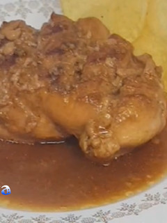 Una foto de Pechugas de pollo enteras en salsa (jugositas)