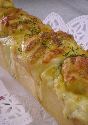 A picture of Sweet Onion Savory Bread.