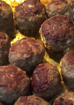 A picture of Italian meatballs.