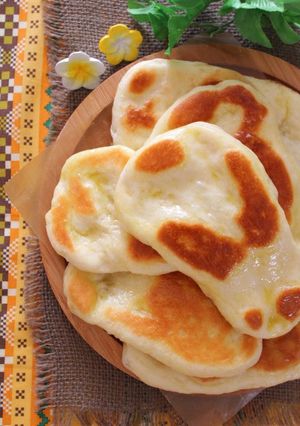 A picture of Delicious Naan Bread.
