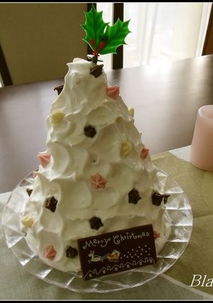 A picture of Tree-Shaped Christmas Cake.