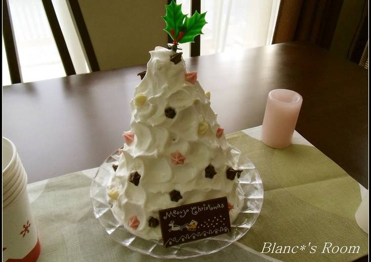 Tree-Shaped Christmas Cake
