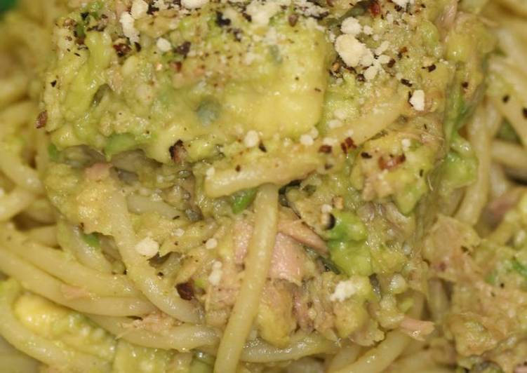 Simple Avocado, Tuna &amp; Cheese Pasta