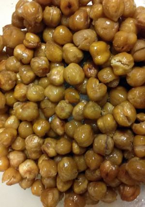 A picture of Roasted chic peas.