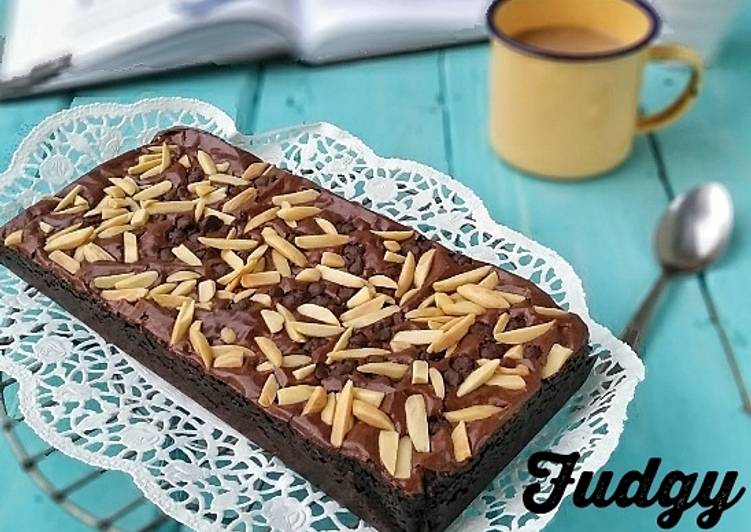 Resep Shiny Fudgy Brownies yang Lezat Sekali