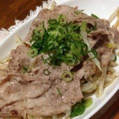 A picture of Money Saving & Low Calorie! Steamed Pork and Bean Sprouts.