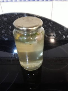 Una foto de Infusión de manzanilla, menta fresca y jengibre