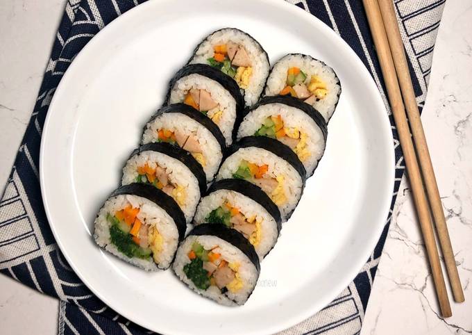 Kimbap (Korean Sushi Roll)