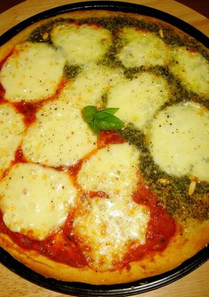 A picture of Genovese & Margherita Pizza.
