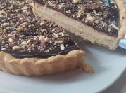 Una foto de relleno para tarta ganache de chocolate