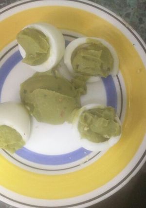 Una foto de Huevos al guacamole