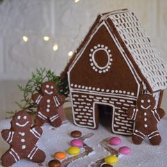 A picture of Gingerbread House.