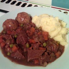 A picture of Vickys Scottish Beef Stew & Suet Doughballs GF DF EF SF NF.
