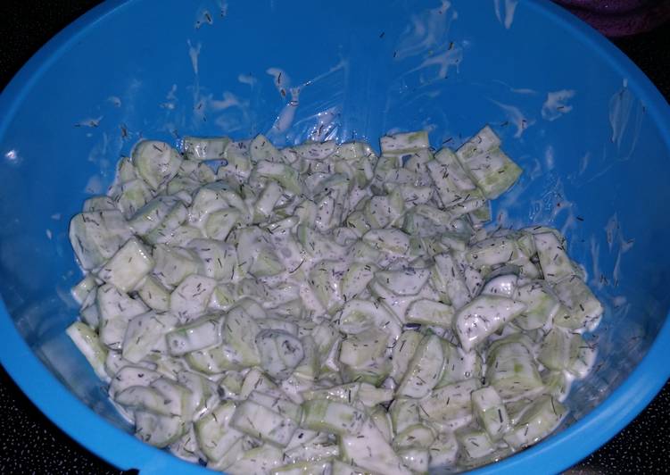 How to Prepare Any-night-of-the-week Cucumber Salad - I don&#39;t like cucumbers and this is so good!!!