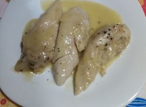 Una foto de Solomillos de pollo en salsa de cebolla
