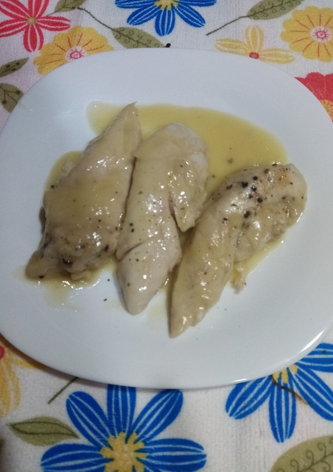 Una foto de Solomillos de pollo en salsa de cebolla
