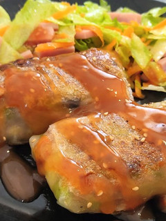 Una foto de Rollitos de primavera con obleas de arroz + Salsa agridulce