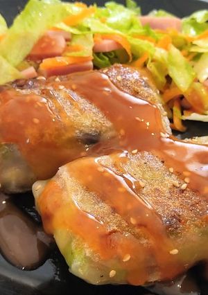 Una foto de Rollitos de primavera con obleas de arroz + Salsa agridulce