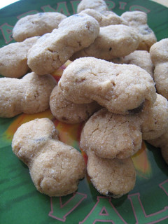 A picture of Peanut Butter and Chocolate Chip Cookies.