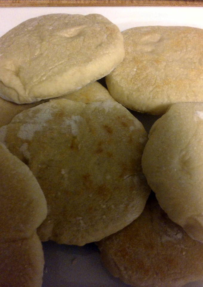 A picture of pita bread.
