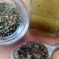 A picture of Vickys Dry Italian Salad Dressing Mix, Gluten, Dairy, Egg & Soy-Free.