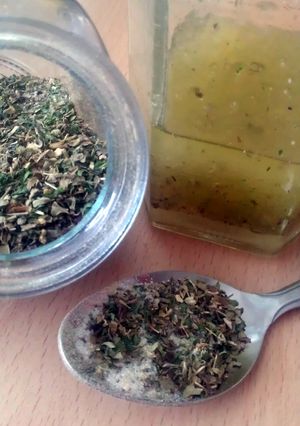 A picture of Vickys Dry Italian Salad Dressing Mix, Gluten, Dairy, Egg & Soy-Free.
