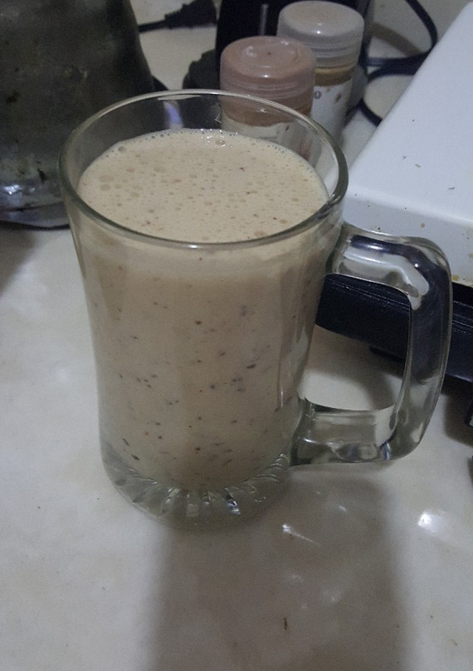 Una foto de Batido de ciruelas, avena y chía